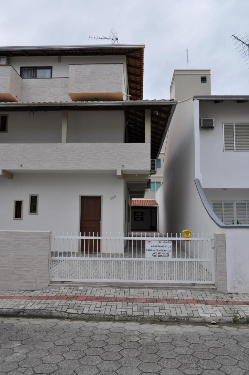 Apartamentos Bombinhas - 140 Metros Da Praia Exterior foto
